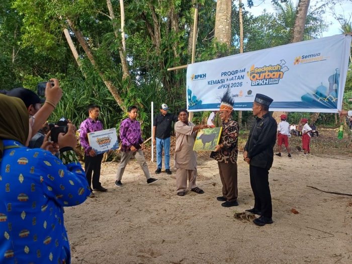 BPKH dan Lazismu Bersama UNIMUDA Sorong Salurkan Hewan Kurban untuk Masyarakat Pesisir dan Santri di Papua Barat Daya